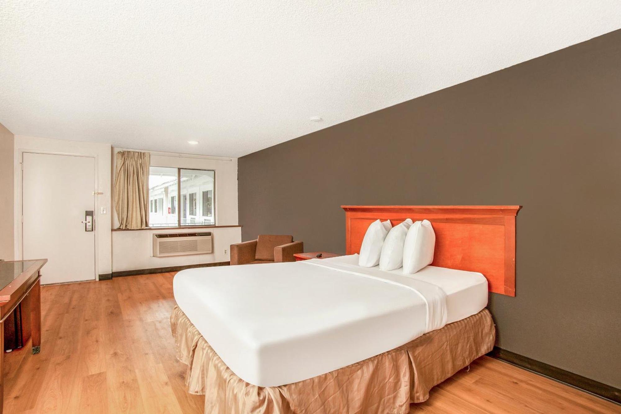 Oyo Hotel Сентралия Екстериор снимка